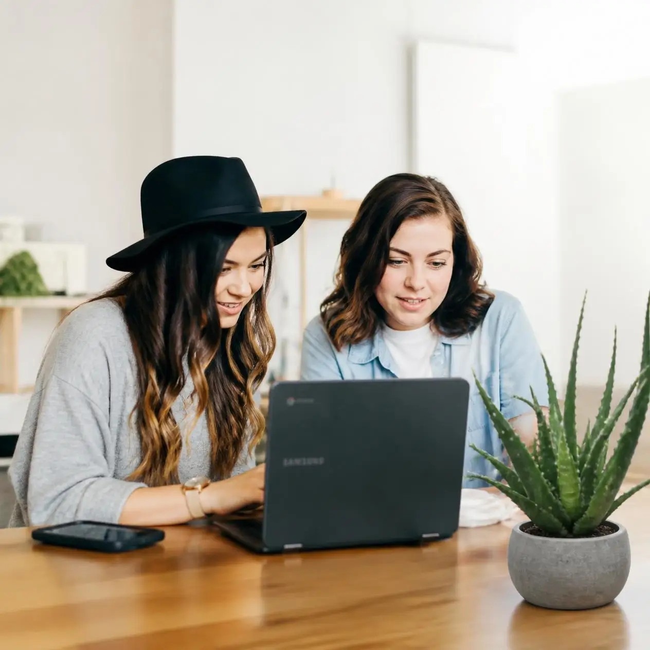 Compra online productos de aloe vera puro y nutrición Exialoe en Castilla y León.